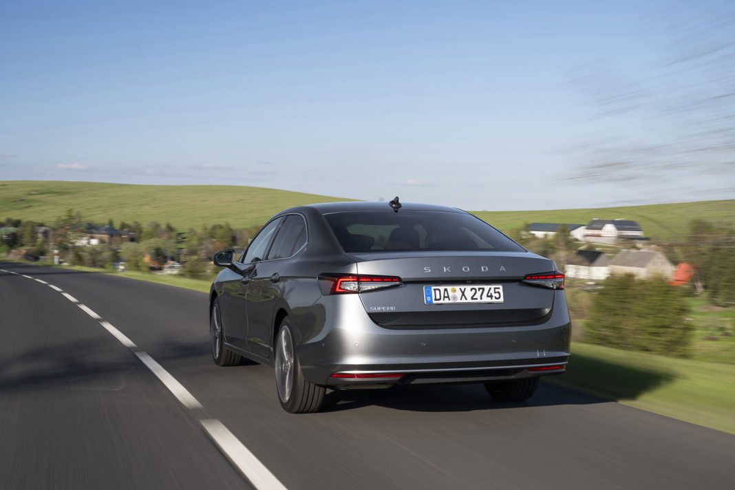 57_Skoda_Superb_Hatch_LK_2ab75c47 Auto magazin Srbija Škoda Superb test