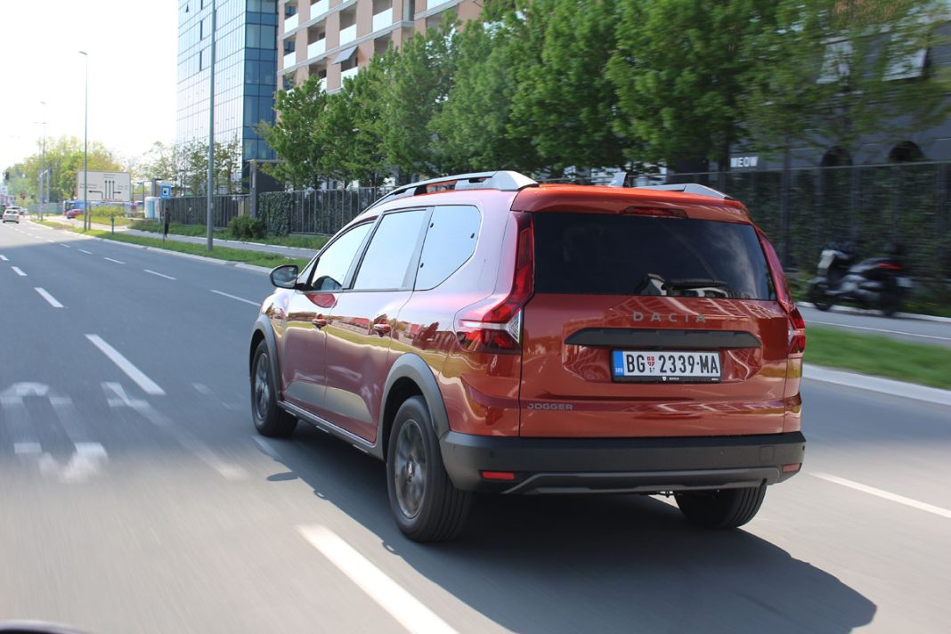 IMG_0537 Auto magazin Srbija Dacia Jogger 1,0 TCe 110 Extreme 7 sedišta