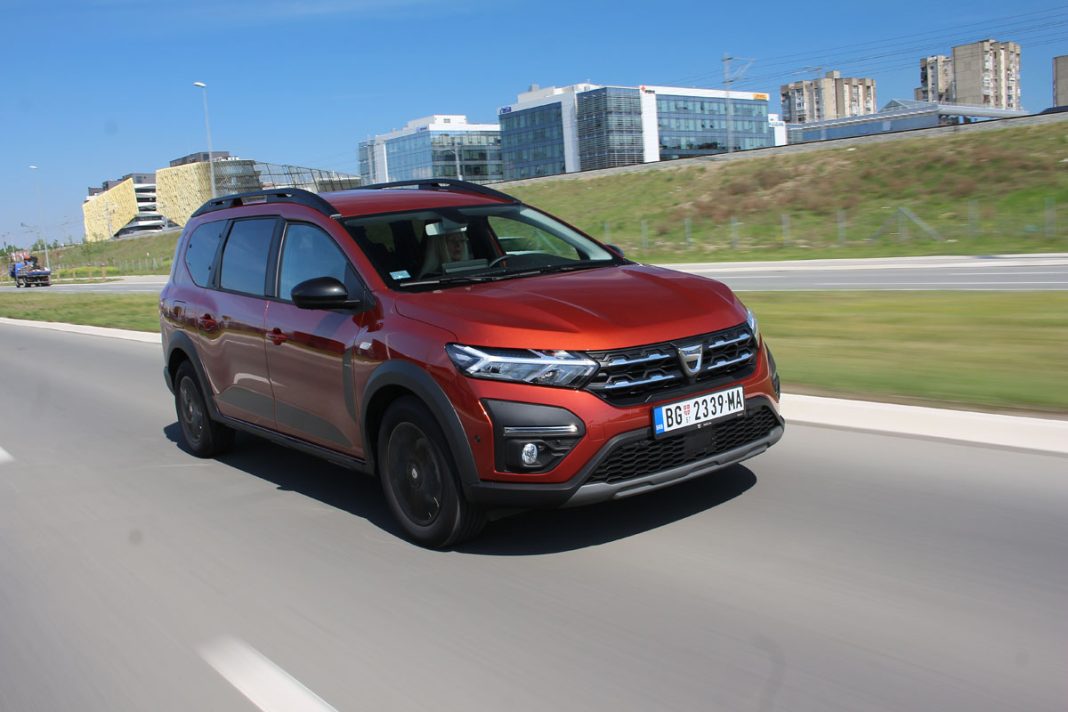 IMG_0557 Auto magazin Srbija Dacia Jogger 1,0 TCe 110 Extreme 7 sedišta