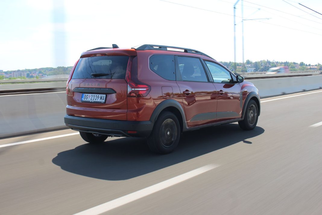 IMG_0690 Auto magazin Srbija Dacia Jogger 1,0 TCe 110 Extreme 7 sedišta