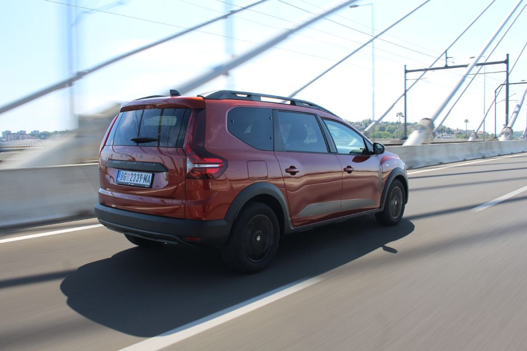 IMG_0715 Auto magazin Srbija Dacia Jogger 1,0 TCe 110 Extreme 7 sedišta