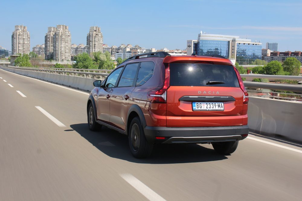 Auto magazin Srbija Dacia Jogger 1,0 TCe 110 Extreme 7 sedišta