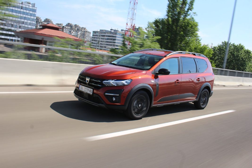 IMG_0847 Auto magazin Srbija Dacia Jogger 1,0 TCe 110 Extreme 7 sedišta