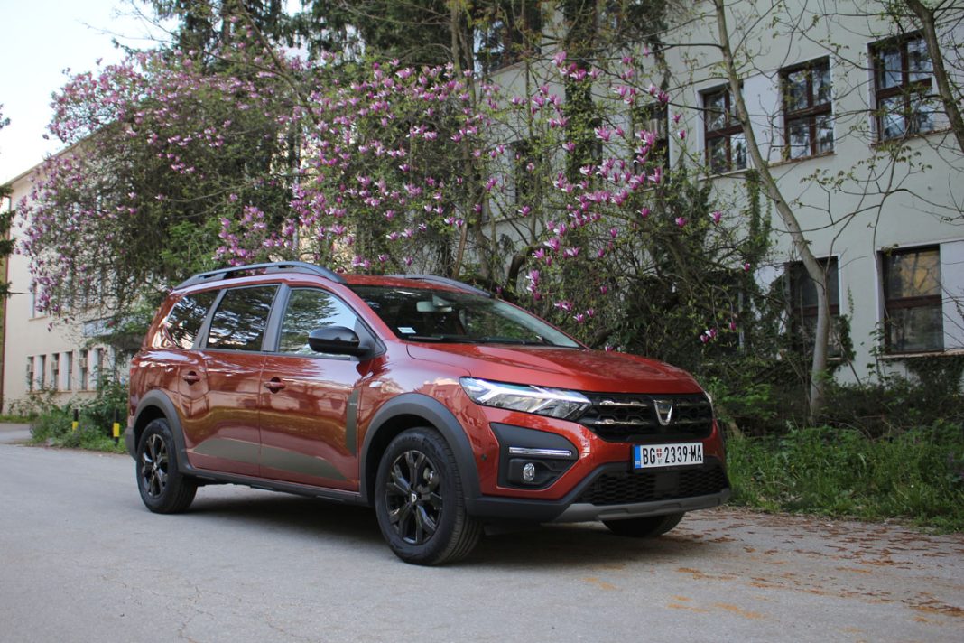 IMG_0956 Auto magazin Srbija Dacia Jogger 1,0 TCe 110 Extreme 7 sedišta