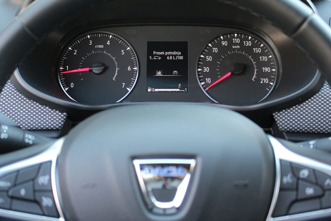 IMG_0959 Auto magazin Srbija Dacia Jogger 1,0 TCe 110 Extreme 7 sedišta