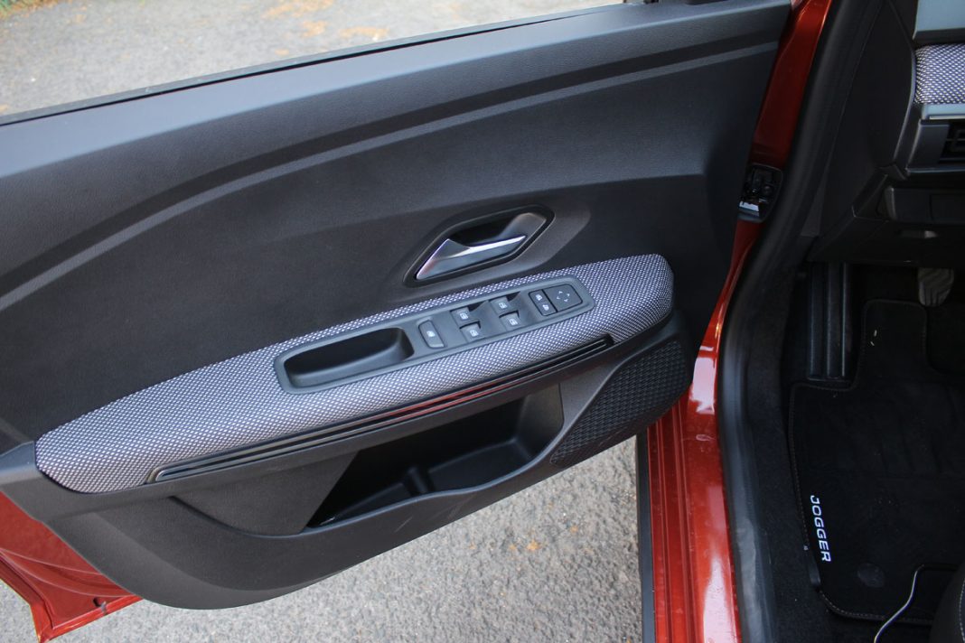 IMG_0977 Auto magazin Srbija Dacia Jogger 1,0 TCe 110 Extreme 7 sedišta