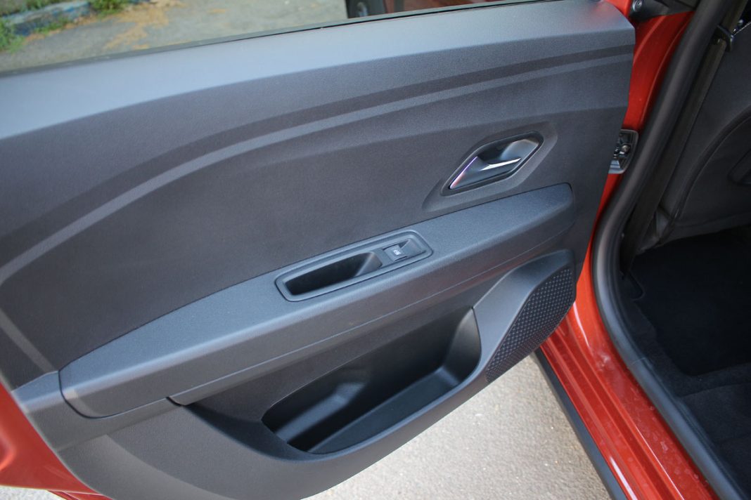 IMG_1024 Auto magazin Srbija Dacia Jogger 1,0 TCe 110 Extreme 7 sedišta