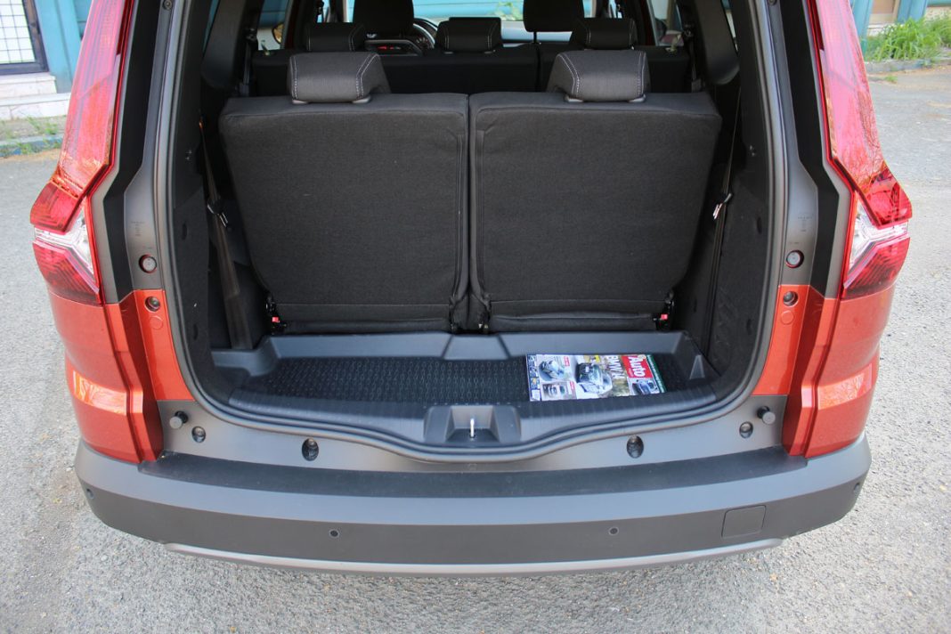 IMG_1030 Auto magazin Srbija Dacia Jogger 1,0 TCe 110 Extreme 7 sedišta