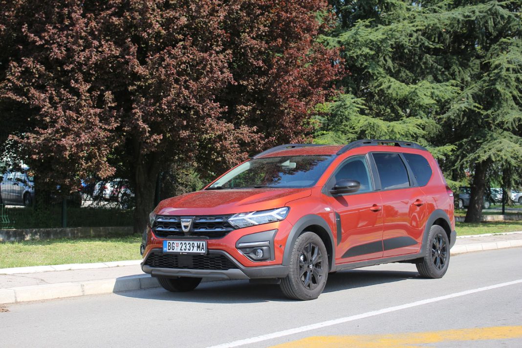 IMG_2507 Auto magazin Srbija Dacia Jogger 1,0 TCe 110 Extreme 7 sedišta