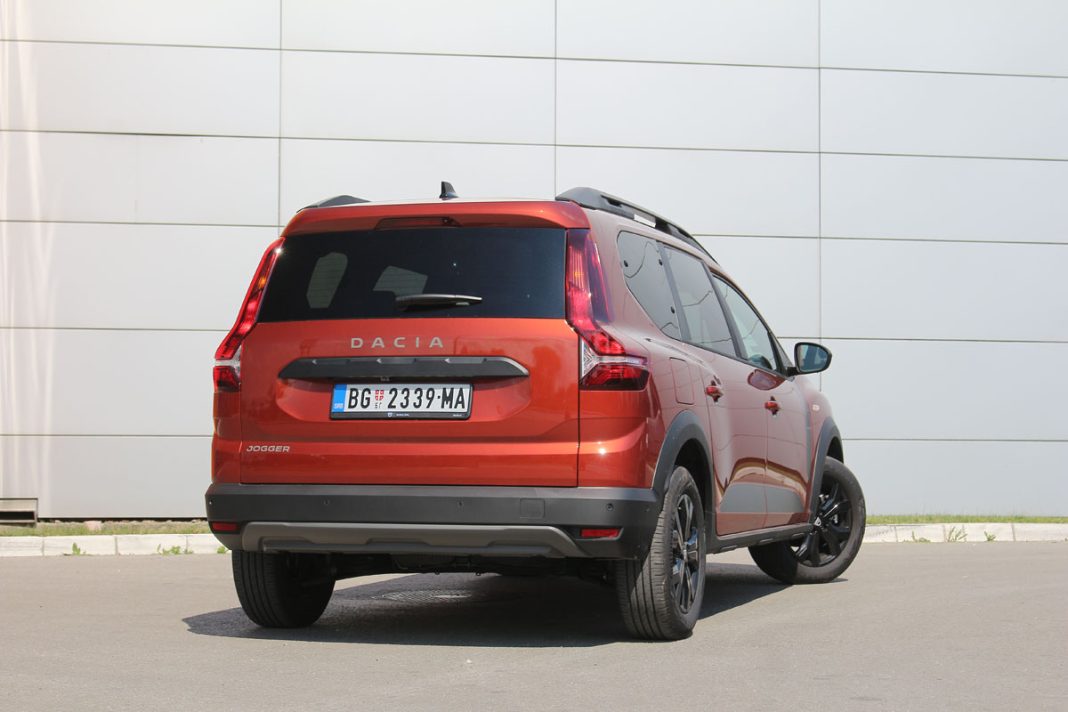 IMG_2518 Auto magazin Srbija Dacia Jogger 1,0 TCe 110 Extreme 7 sedišta