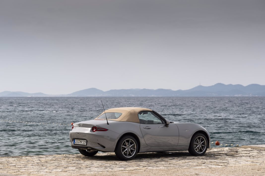 mazda_mx-5_35th_anniversary_2024_mazda_mx-5_ag_still_27_lowres Mazda MX-5