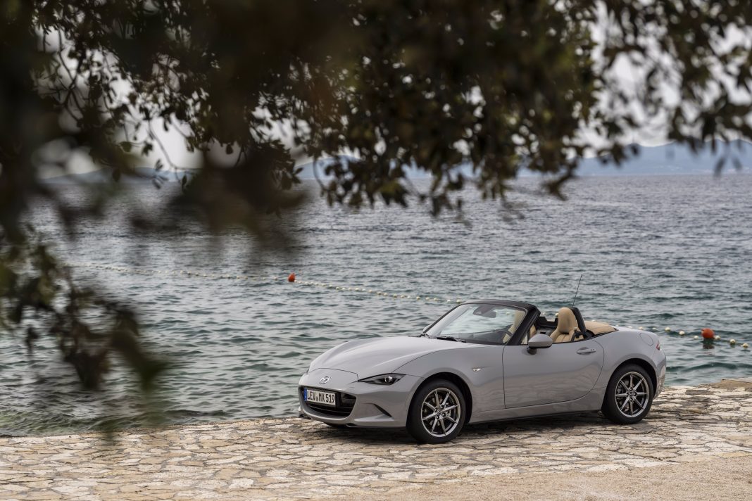 mazda_mx-5_35th_anniversary_2024_mazda_mx-5_ag_still_32_lowres Mazda MX-5