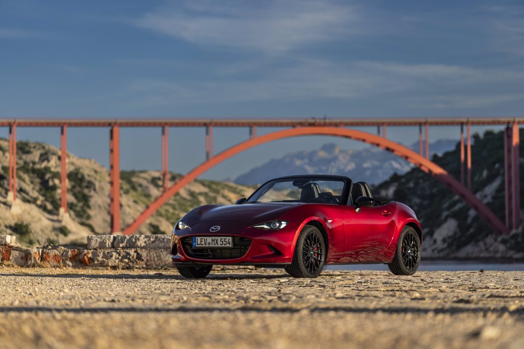 mazda_mx-5_35th_anniversary_2024_mazda_mx-5_src_still_08_lowres Mazda MX-5