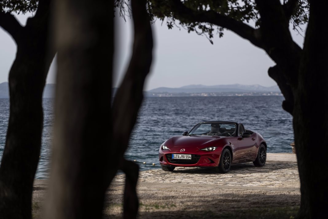 mazda_mx-5_35th_anniversary_2024_mazda_mx-5_src_still_11_lowres Mazda MX-5