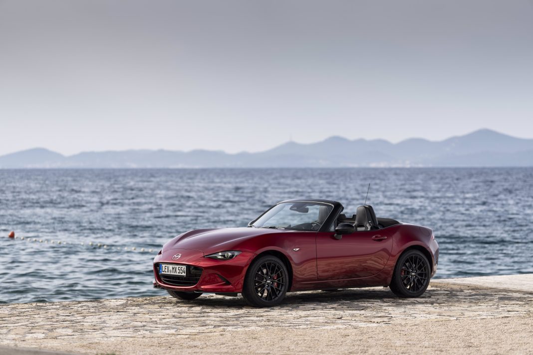 mazda_mx-5_35th_anniversary_2024_mazda_mx-5_src_still_27_lowres Mazda MX-5