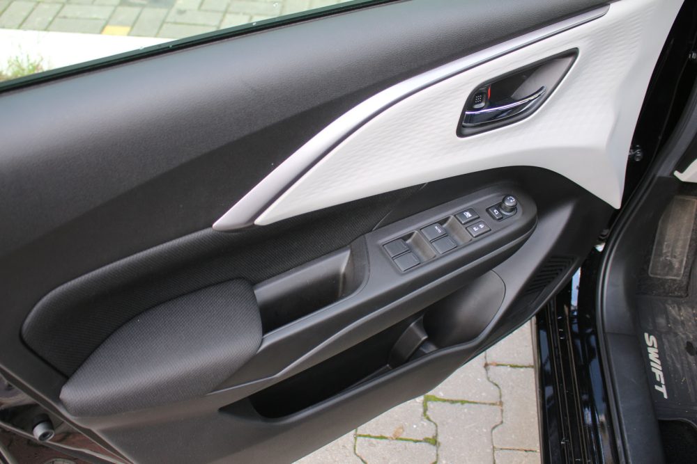 Auto magazin Srbija Test Suzuki Swift 1,2 DualJet Hybrid 2WD