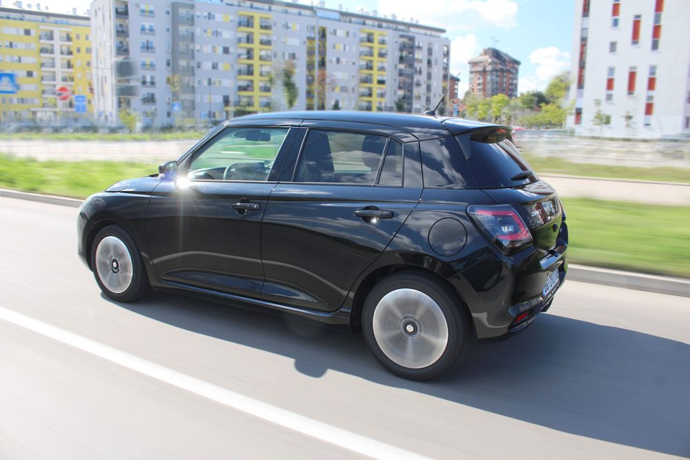 Auto magazin Srbija Test Suzuki Swift 1,2 DualJet Hybrid 2WD