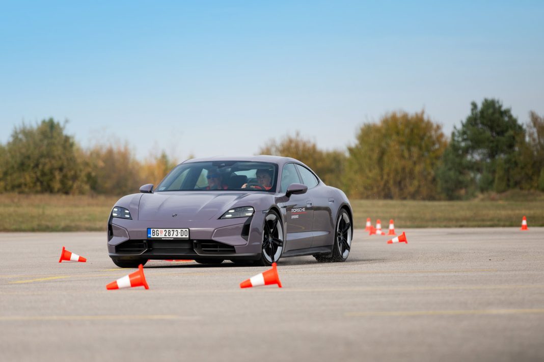 2 vezba - voznja izmedju cunjeva Porsche Taycan Road Tour Zlatiborski okrug