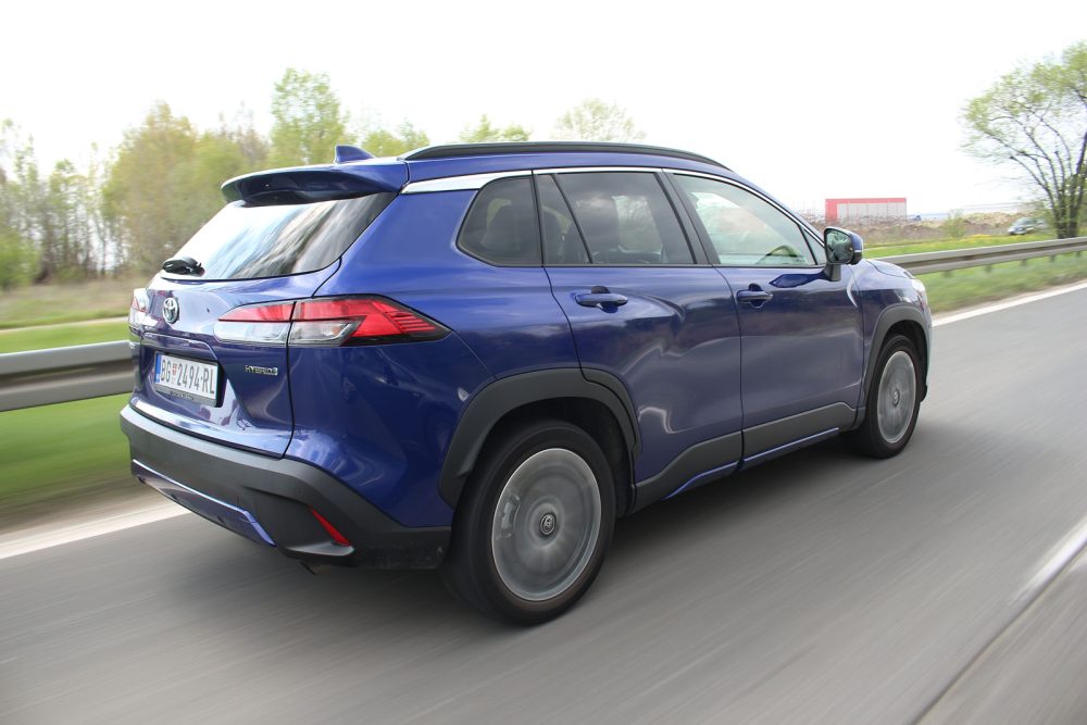 Auto magazin Srbija TEST Toyota Corolla Cross Hybrid AWD