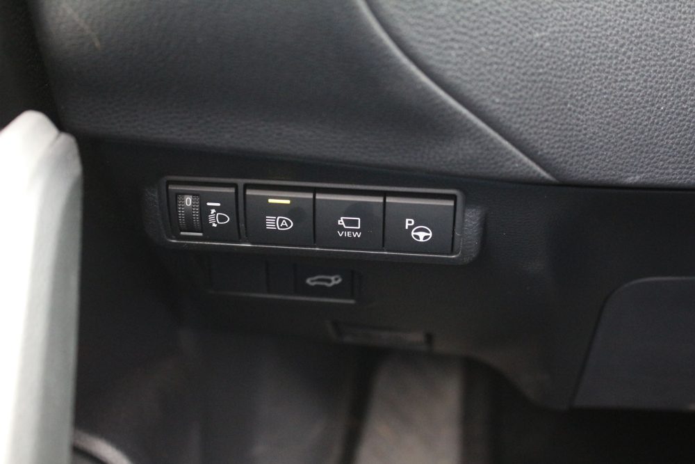 Auto magazin Srbija TEST Toyota Corolla Cross Hybrid AWD