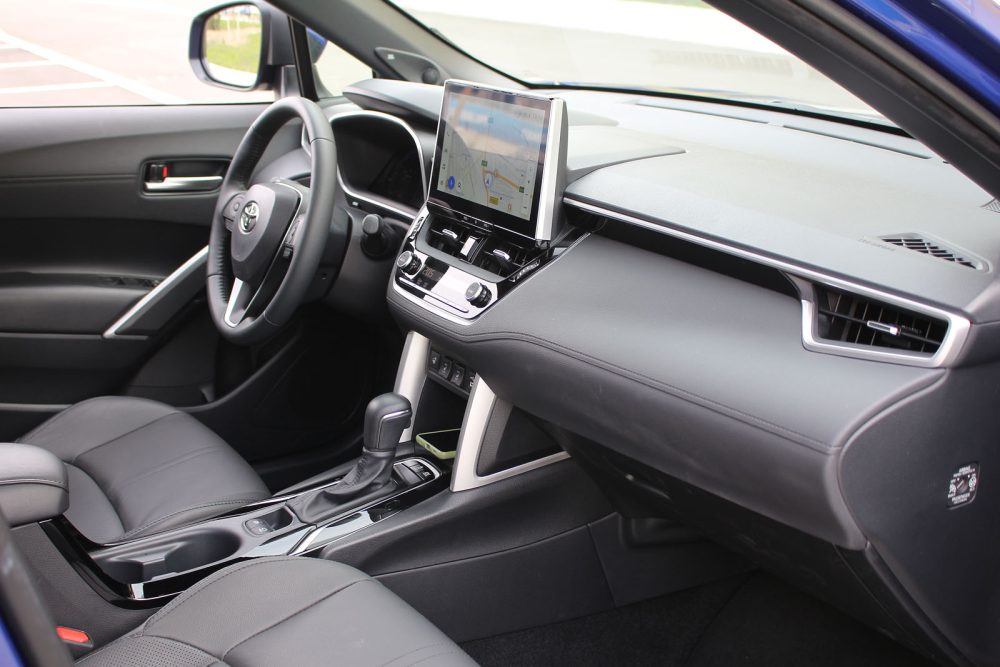 Auto magazin Srbija TEST Toyota Corolla Cross Hybrid AWD