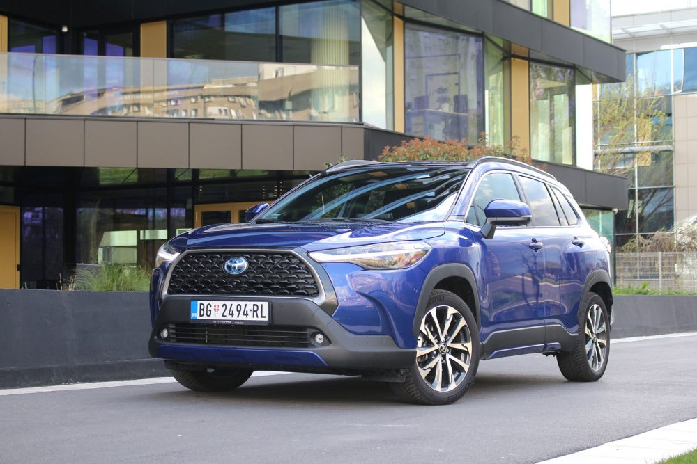 Auto magazin Srbija TEST Toyota Corolla Cross Hybrid AWD