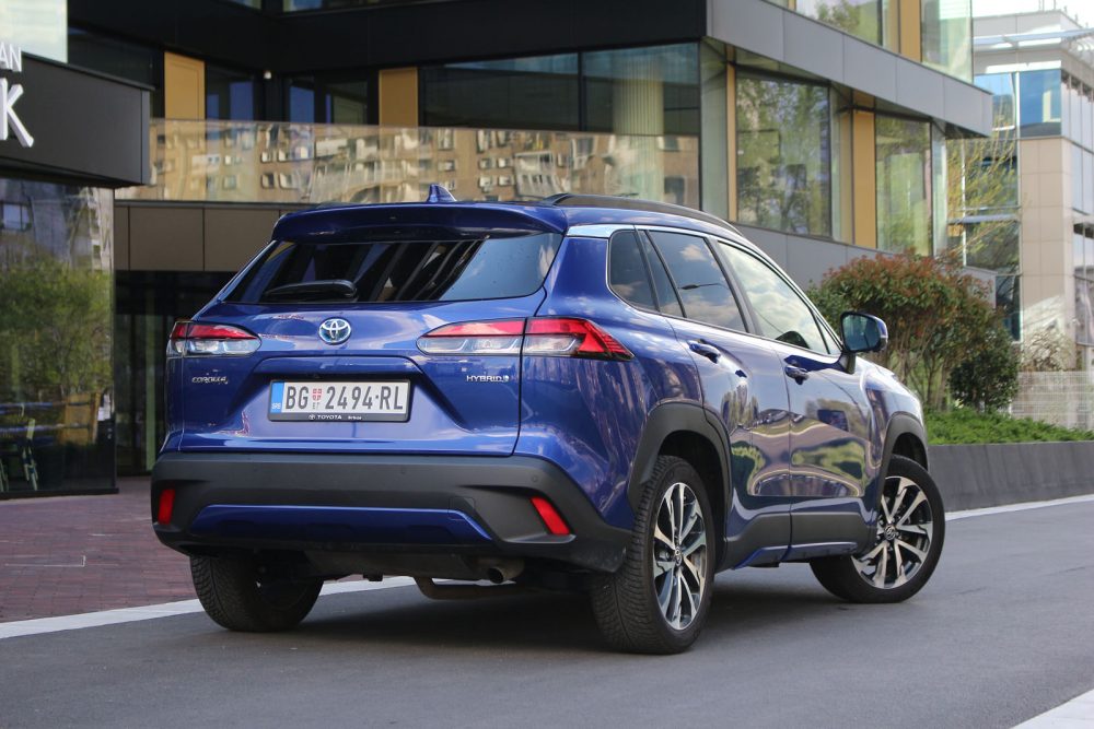 Auto magazin Srbija TEST Toyota Corolla Cross Hybrid AWD
