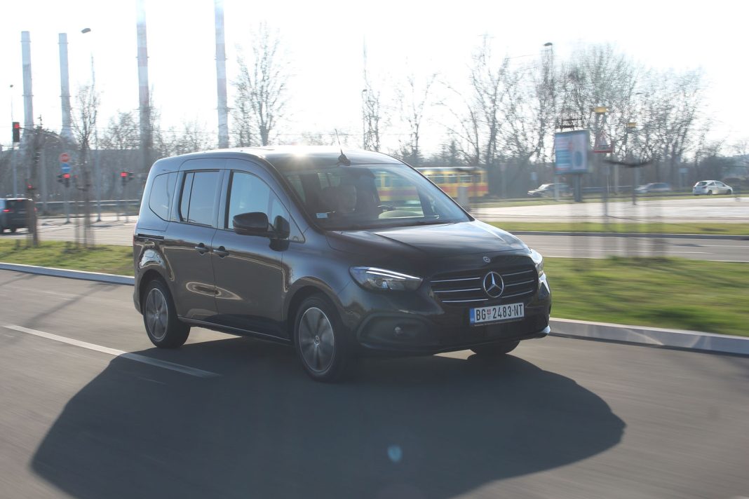 IMG_4950 Auto magazin Srbija Test Mercedes-Benz T180d