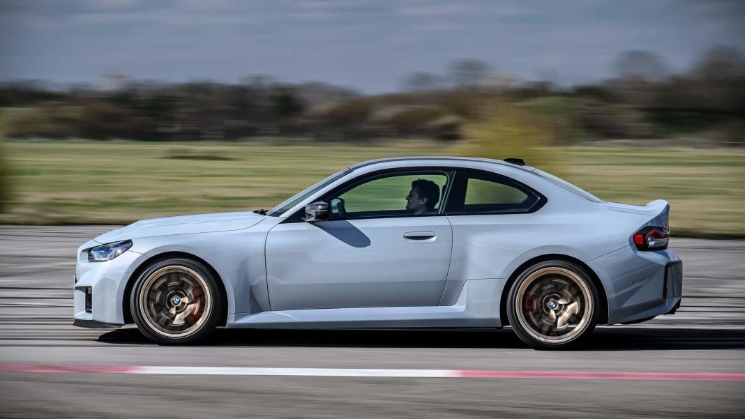 bmw-m2-cs-2025 (4) BMW M2 CS
