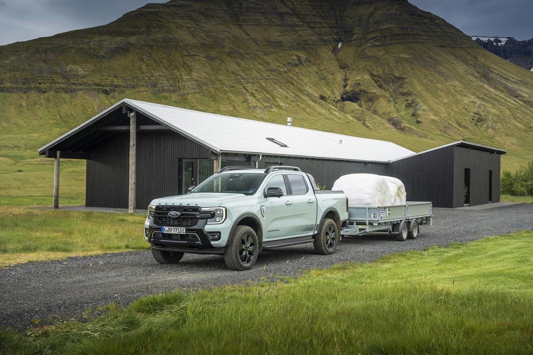 Ranger_Stormtrak_PHEV_Towing_002-LOW Ford Ranger PHEV