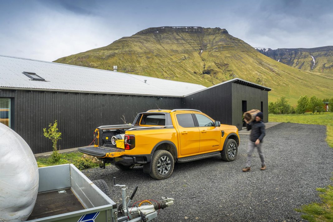 Ranger_Wildtrak_PHEV_Towing_016-LOW Ford Ranger PHEV