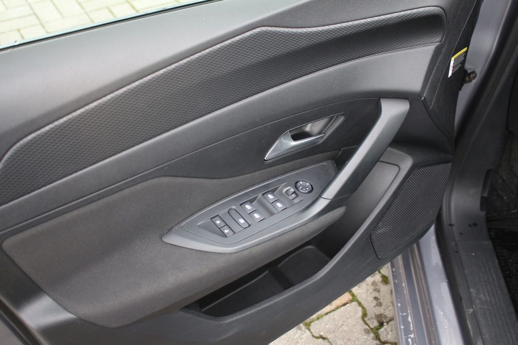 IMG_6692 Auto magazin Srbija Test Peugeot 308 PHEV 180 Active Pack