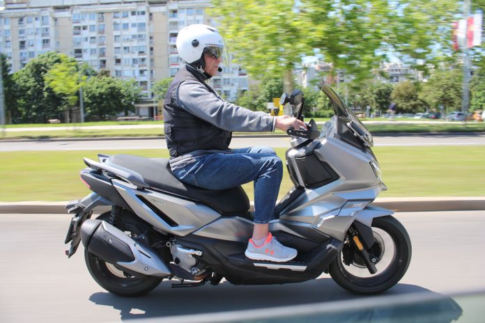 Auto magazin Srbija test Sym ADX 300