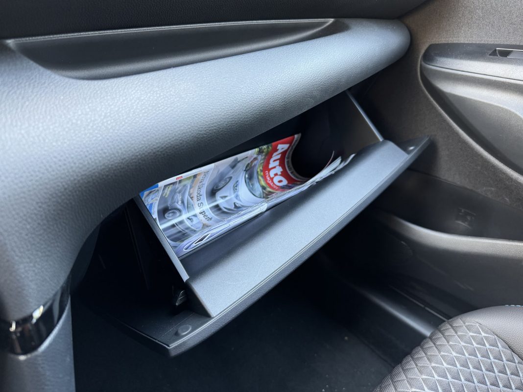 Auto magazin Srbija TEST Toyota Yaris 1,5 VVTi HEV 130