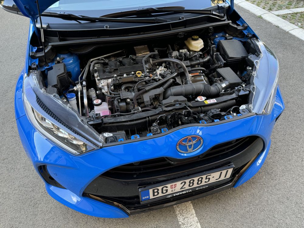 Auto magazin Srbija TEST Toyota Yaris 1,5 VVTi HEV 130