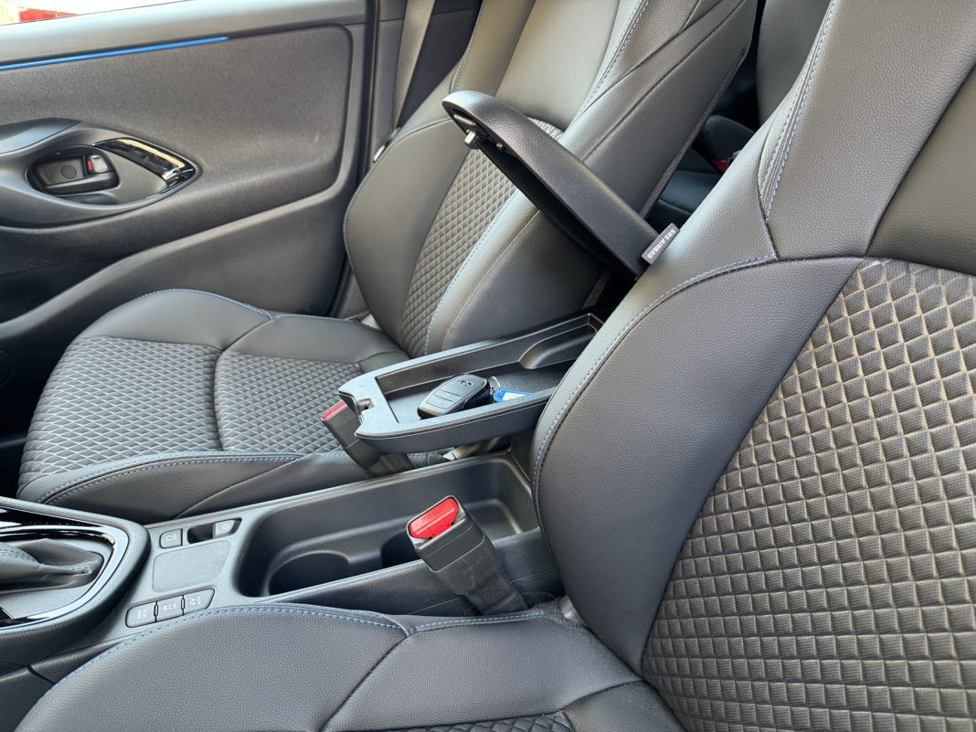 Auto magazin Srbija TEST Toyota Yaris 1,5 VVTi HEV 130