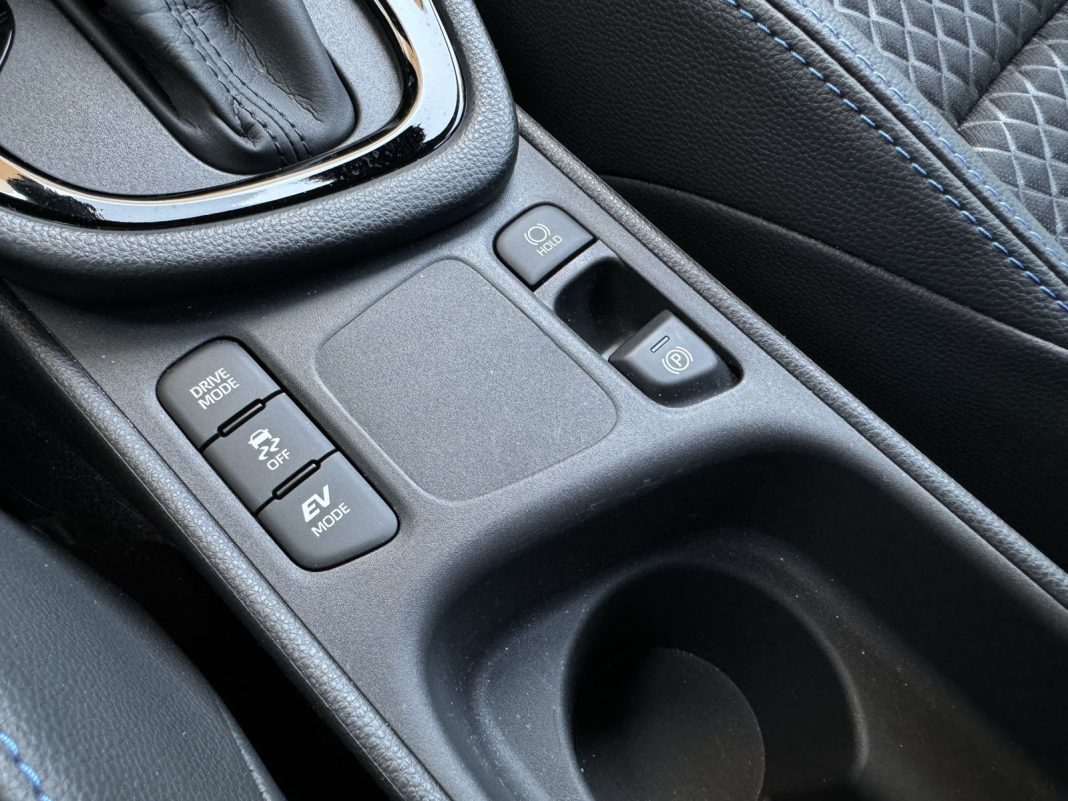 Auto magazin Srbija TEST Toyota Yaris 1,5 VVTi HEV 130