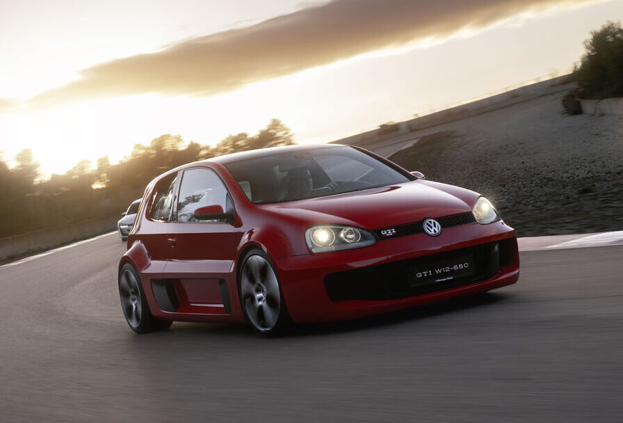I to postoji: Golf GTI sa W12 motorom