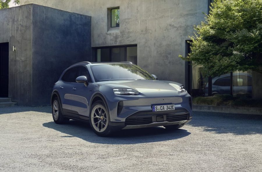 Električni Porsche Cayenne S: između dve vatre