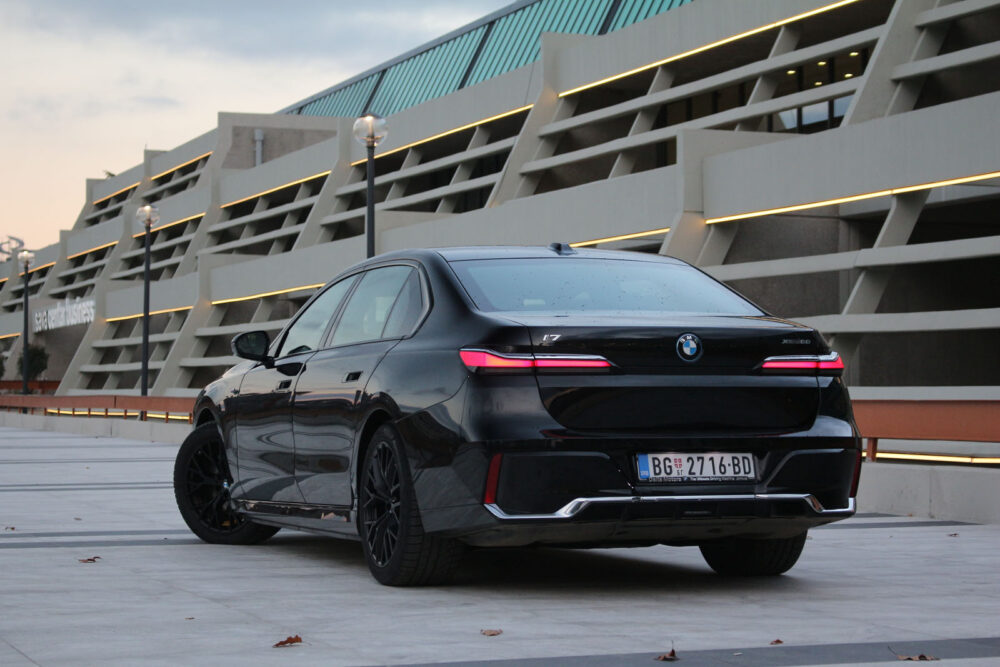 Auto magazin Srbija Test BMW i7 xDrive60