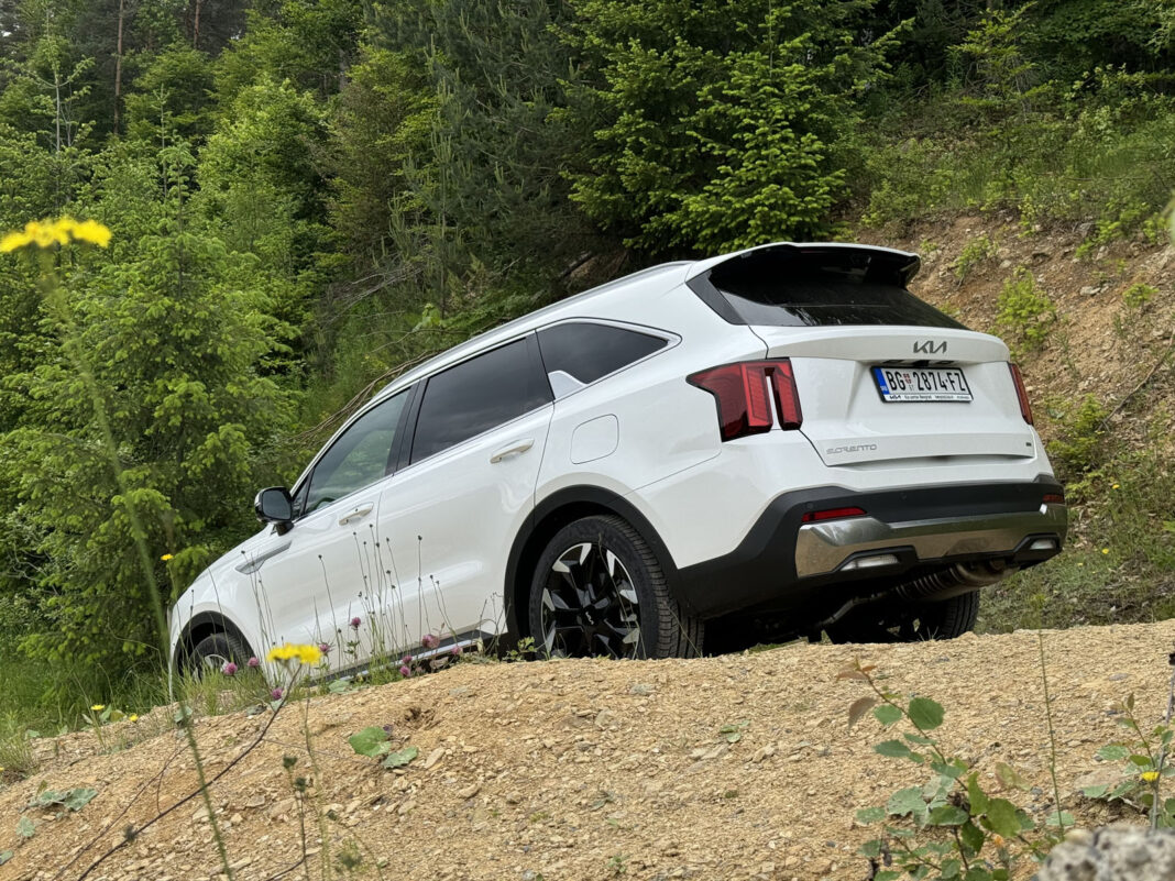 IMG_4101 Auto magazin Srbija Test Kia Sorento 2,2TCi EX Limited Panorama 4WD 8 DCT