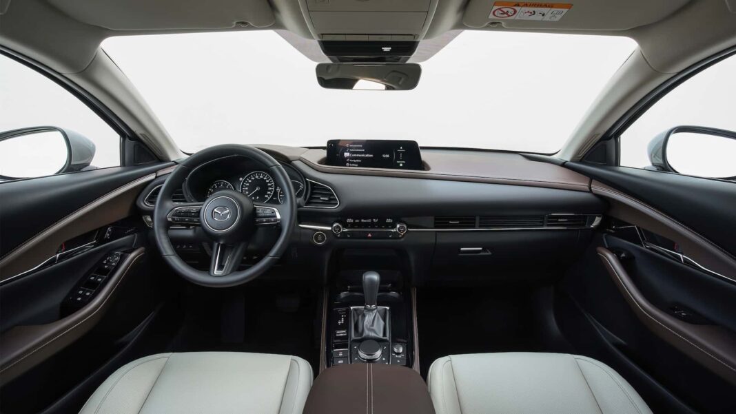 mazda-cx-30-2027-gli-interni (12) Mazda CX-30