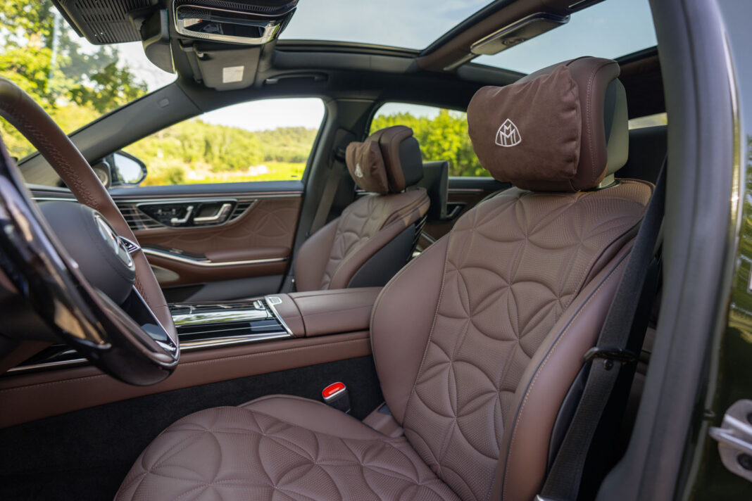 Die neue Mercedes-Maybach S-Klasse: Souverän reisen, stilvoll ankommenThe new Mercedes-Maybach S-Class: Travel in serenity, arrive in style Mercedes-Maybach S-Class