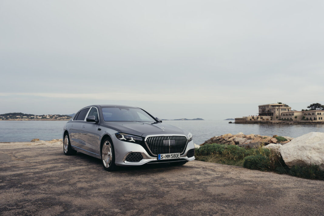 Die neue Mercedes-Maybach S-Klasse: Souverän reisen, stilvoll ankommenThe new Mercedes-Maybach S-Class: Travel in serenity, arrive in style Mercedes-Maybach S-Class