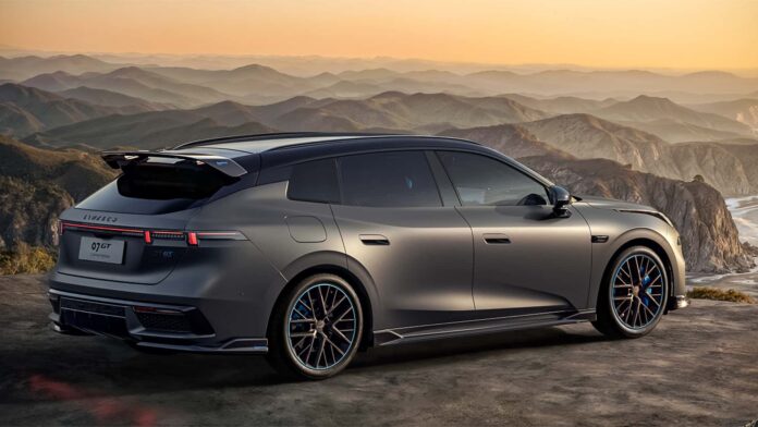 Lynk & Co 07 GT