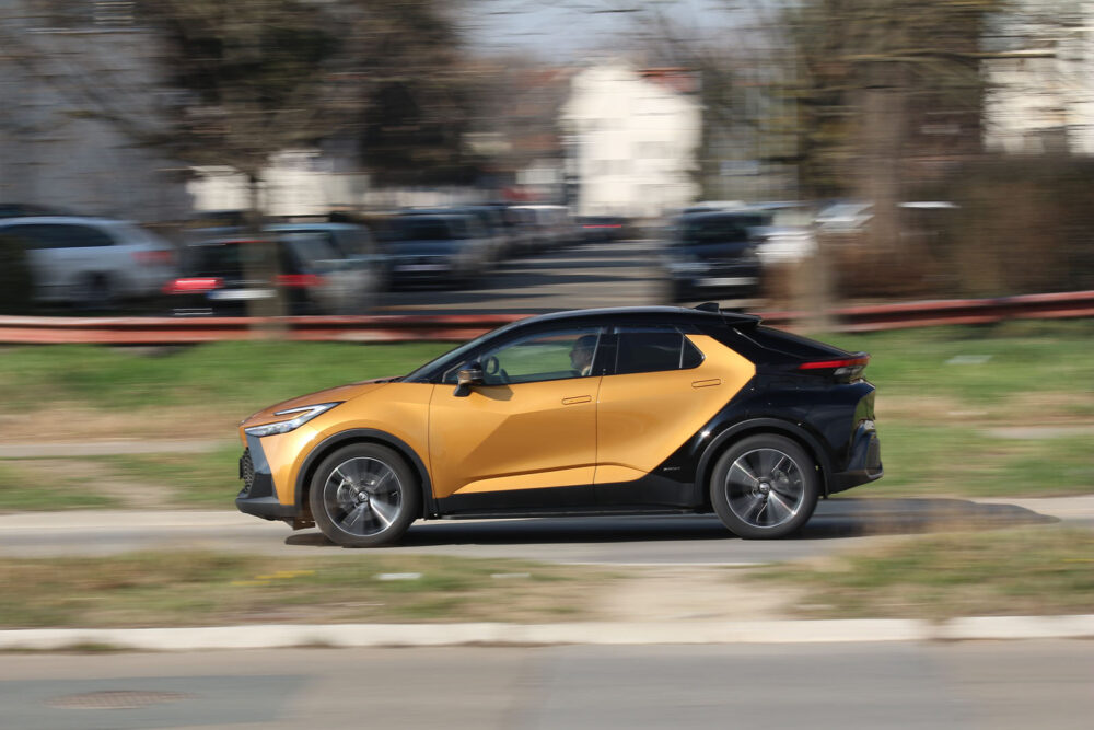 Auto magazin Srbija Test Toyota C-HR 2,0 HEV AWD-i
