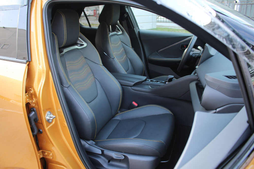 Auto magazin Srbija Test Toyota C-HR 2,0 HEV AWD-i