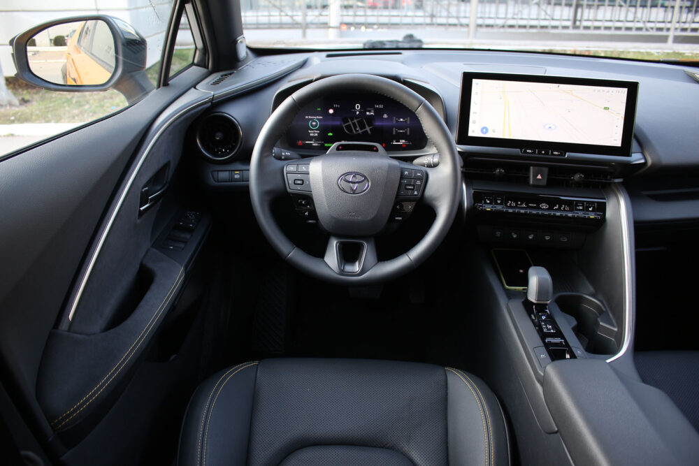 Auto magazin Srbija Test Toyota C-HR 2,0 HEV AWD-i