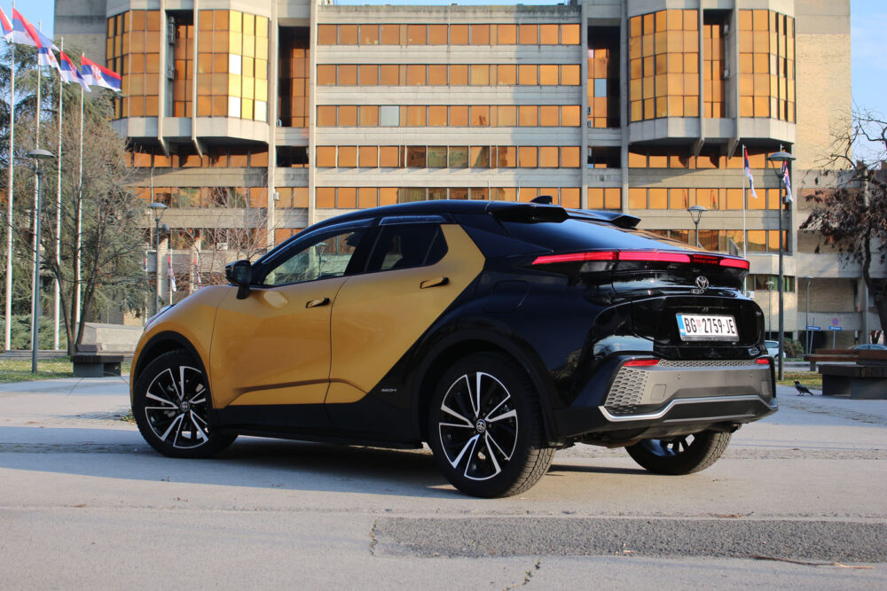 Auto magazin Srbija Test Toyota C-HR 2,0 HEV AWD-i