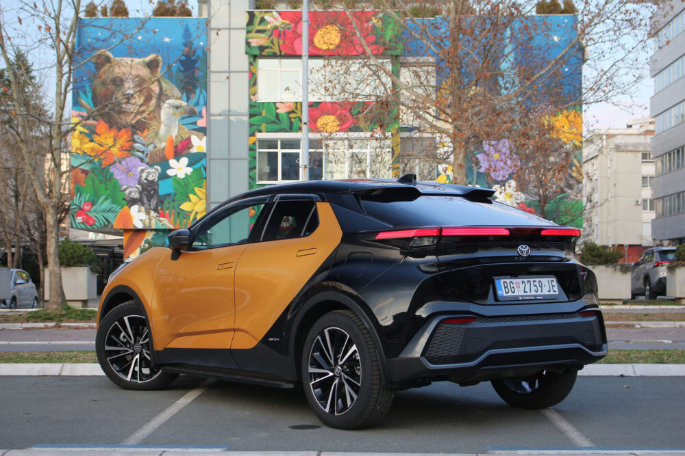 Auto magazin Srbija Test Toyota C-HR 2,0 HEV AWD-i